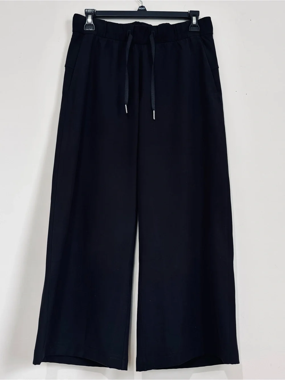 Lululemon on the fly 7/8 wide leg pull on cropped black slouchy activewear pants